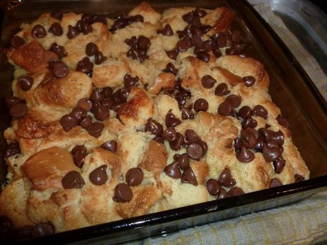 Nyt Chocolate Chip Cookies, Leftover Hot Dog Buns, Baked Pudding, Chocolate Chip Bread Pudding, Cinnamon Bread Pudding, Hot Dog Buns Recipe, French Toast Brunch, Health Cooking, Chocolate Chip Bread