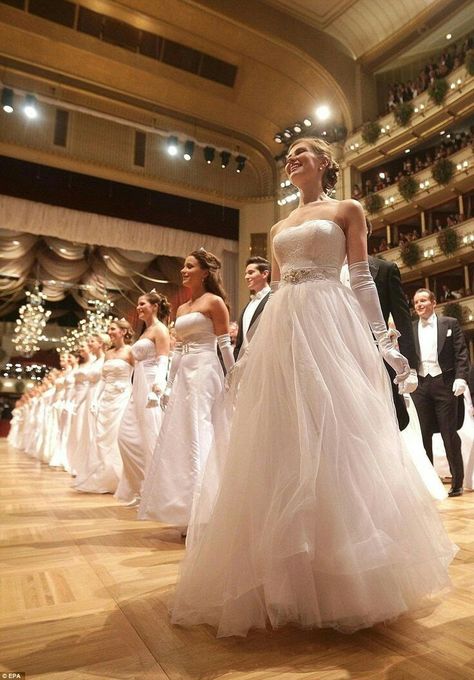 Vienna Opera Ball, Vogue Dance, White Tie Event, Debutante Dresses, Viennese Waltz, Ball Aesthetic, Debutante Ball, Beautiful White Dresses, Deb Dresses