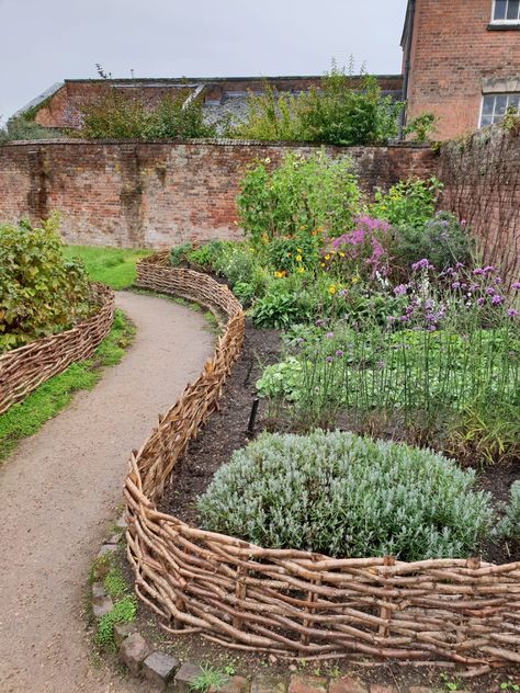 Greenhouse Landscaping, Creative Garden Projects, British Village, Willow Weaving, Worm Farm, Potager Garden, Cottage Gardens, Veg Garden, Have Inspiration