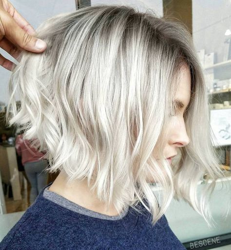 Blonde+Wavy+Angled+Bob Wavy Angled Bob, Angled Bob Hairstyles, Best Bob Haircuts, Short Bob Haircuts, Short Hairstyle, Haircuts For Fine Hair, Blonde Bobs, Short Bob Hairstyles, Hairstyles Haircuts