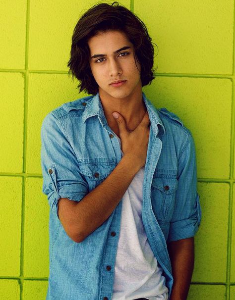 i lovee avan jogia! sooo sexyyy Evan Jogia, Tori And Beck, Freddie Benson, Beck Oliver, Victorious Cast, Avan Jogia, Taylor Kitsch, Kid Cobra, Boys Long Hairstyles