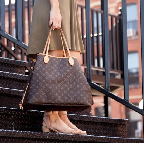 A true classic. Shop new markdowns on this preowned Neverfull and more. Lv Neverfull Mm, Lv Neverfull, Mm Monogram, Neverfull Gm, Colorful Textiles, Neverfull Mm Monogram, Louis Vuitton Neverfull Mm, Everyday Tote, Neverfull Mm