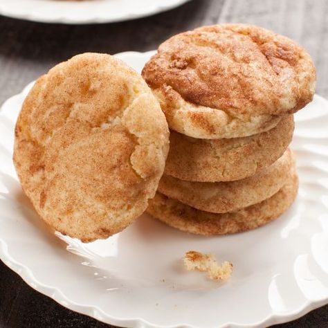 Laden with whiskey, wine, vodka, bourbon, and other alcoholic drinks, here’s a list of the best boozy cookie recipes that will add some spirit to your party! Vodka Cookies, Cinnamon Cookies Recipes, Chewy Toffee, Easy Toffee, Iced Oatmeal Cookies, Toffee Chips, Cinnamon Sugar Cookies, Big Cookie, Cinnamon Cookies