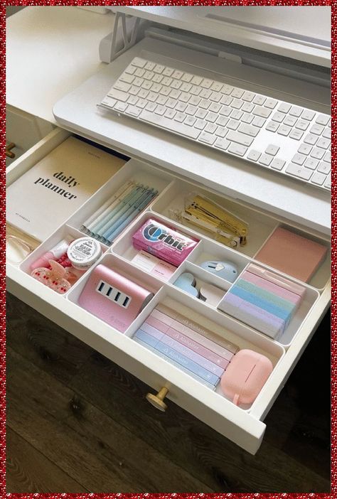 Declutter Desk, Office Organization Desk, Desk Drawer Organization, Aesthetic Organizing, Desk Drawer Organisation, Aesthetic Cleaning, Study Desk Organization, Organization Desk, College Desk