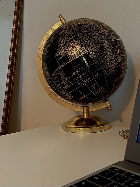 Dark Academia Aesthetic Globe, Dark Academia Globe, Geography Room, Globe Aesthetic, Dark Academia Room, Academia Room, Solar System Model, Black Globe, Room Decor Dark