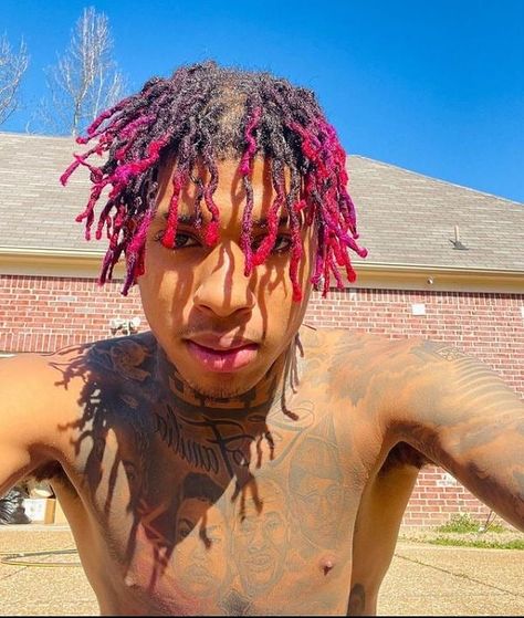 Nle Choppa Wallpaper Aesthetic, Nle Choppa Wallpaper, Male Rappers, Comic Cloud, Pink Dreads, Nle Choppa, Red Aesthetic Grunge, Rapper Outfits, Swag Outfits Men