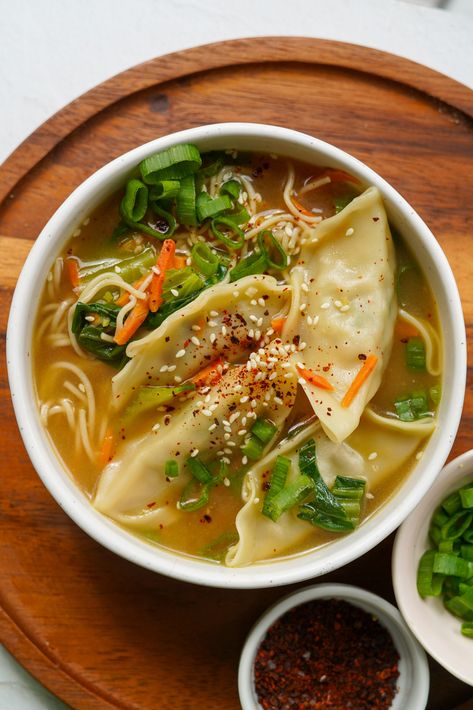 Quick Dumpling Soup Easy Dumplings, Vegan Dumplings, Vegetable Dumplings, Lazy Dinners, Dumpling Soup, Plant Based Soups, Beet Soup, Dumplings For Soup, Fall Dishes