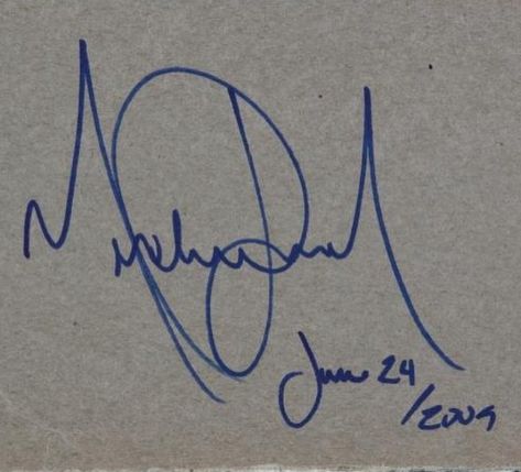 Michael Jackson's very last autograph Michael Jackson Autograph, Michael Jackson Tattoo, Tupac Pictures, Gary Indiana, Joseph Jackson, Love And Forgiveness, King Of Music, Chris Martin, Jackson's Art