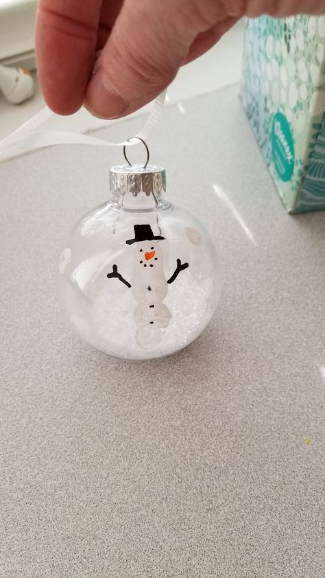 Hand Snowman Ornaments, Finger Print Snowman Ornament, Snowman Fingerprint Craft, Fingerprint Snowman Ornament, Snowman Fingerprint Ornament, Finger Print Ornaments For Kids, Clear Bulb Ornament Ideas Easy Diy, Glue Ornaments Diy, Round Ornament Ideas