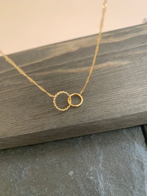 "Beautiful simple and everyday necklace~ Interlocking Circle Necklace, Double Circle Pendant Necklace, Entwined Ring Necklace, Minimalist Gift for Her, Couple Sister Necklace DESCRIPTION: Necklace lengths 17 inches. - Interlocking Circle pendantapprox. 1\" in length -16K Gold, Silver, Rose gold Plated Double Circle Charm size: 1\" -16K Gold, Silver, Rose gold Plated dainty chain and lobster clasp" Double Circle Necklace, Valentine Gifts For Girls, Interlocking Circle Necklace, Birthday Gift For Friend, Best Birthday Gift, Sister Necklace, Infinity Love, Friend Friendship, Friendship Necklaces