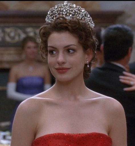 Princess Diaries 2 Birthday. Love this hair style! Princes Diaries, Princess Diaries 2, Diary Movie, The Princess Diaries, Girly Movies, I Love Cinema, Film Disney, Princess Diaries, Mia 3