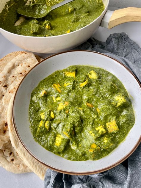 Vegan saag paneer with tofu Saag Tofu, Tofu Saag, Vegan Saag Paneer, Vegan Saag, Saag Paneer Recipe, Green Curry Sauce, Creamy Curry, Saag Paneer, Indian Cheese