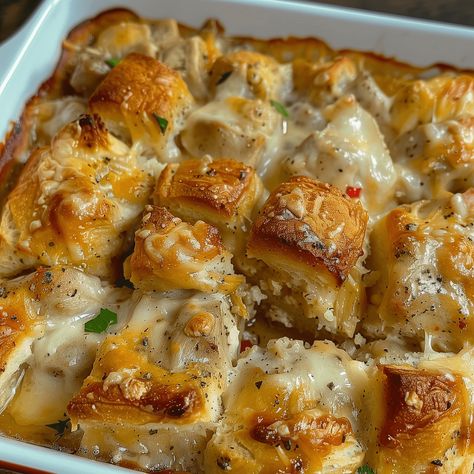 Delicious Casserole Recipes, Biscuits Casserole, Heavenly Recipes, Canned Soup, Chicken And Biscuits, Cheesy Garlic Bread, Biscuit Bake, Baked Casserole, Yummy Casseroles