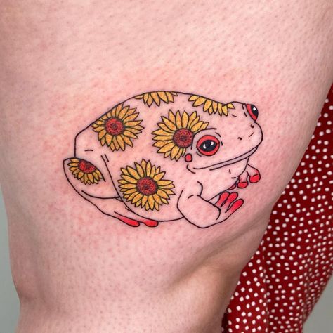 Frog Sunflower Tattoo, Flash Doodles, Thanks For The Treat, Print Making Designs, Frog Tattoo, Mushroom Tattoos, Frog Tattoos, Skin Art, Paw Print Tattoo