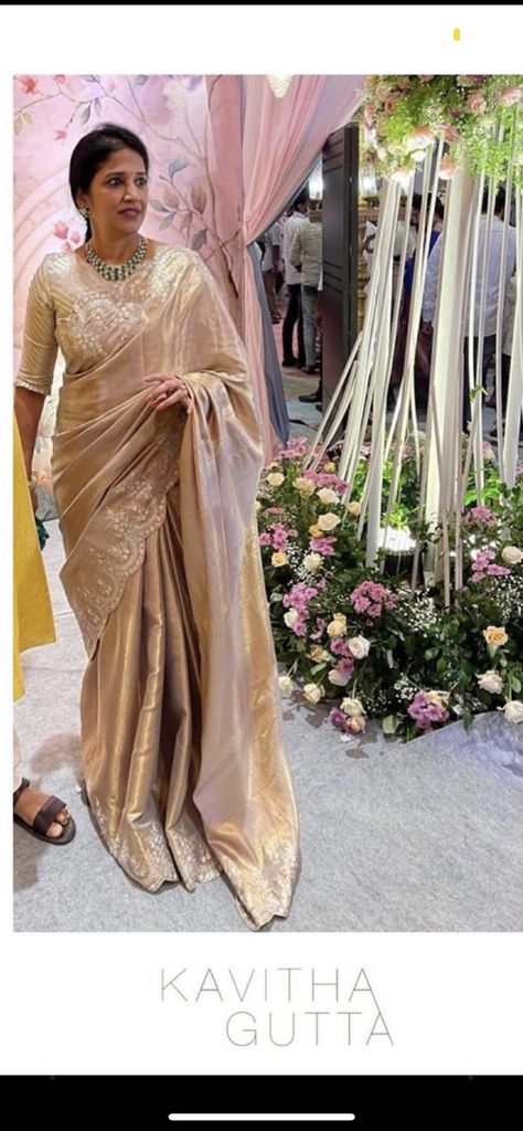 Bride's Mom Saree, Bride Mother Outfit South Indian Saree, Bride Mom Dress Indian Saree, Wedding Sarees For Brides Mother, Mothers Saree For Wedding, Silk Saree For Wedding Function, Saree For Mom Indian Weddings, Brides Mom Outfit Indian, Brides Mother Indian Outfit Saree