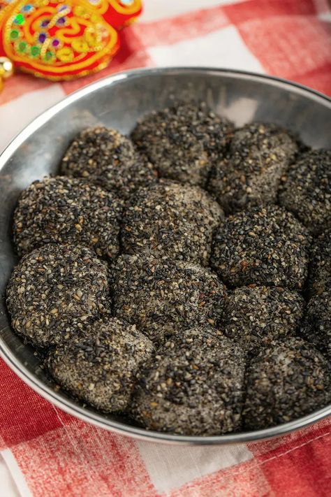 Sweet Glutinous Rice Dumplings with Black Sesame | Delicious sweet sesame rice dumplings for lunar new year! #chineserecipe #lunarnewyear #chinesenewyear #glutinousriceflour #blacksesame #dessert #dessertrecipe #steamed #mochi #落湯糍 #糯米糍 | The Missing Lokness Rice Mochi, Black Sesame Dessert, Chinese New Year Desserts, Sesame Rice, Rice Dumplings, New Year's Desserts, Sweet Dumplings, Black Sesame Seeds, Glutinous Rice