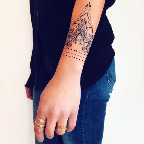 Julia ❤️🌸🙏🏼 | Instagram Mandela Feminine Tattoo, Mandala Arm Tattoos, Mandala Wrist Tattoo, Mandela Tattoo, Mandala Hand Tattoos, Cuff Tattoo, Evil Eye Tattoo, Henna Inspired Tattoos, Ankle Tattoos For Women