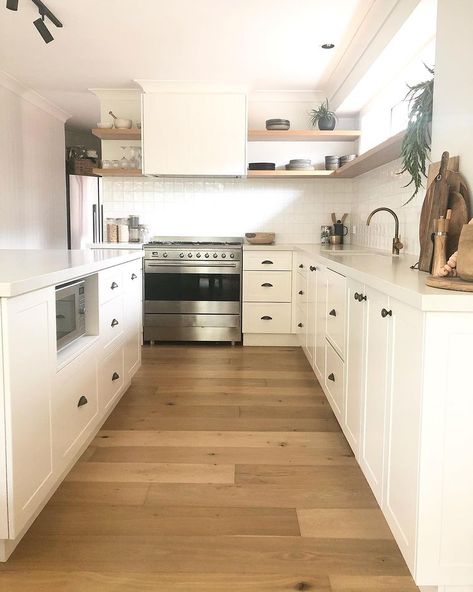 House On The Coast on Instagram: “PRACTICALITY OR GOOD LOOKS?? After a few renos it becomes easier to plan and use spaces that are more practical. My hubby constany tells me…” Natural White Kitchen, Kitchens With No Upper Cabinets, Coloured Kitchens, House On The Coast, Kitchen With Open Shelving, No Upper Cabinets, Upper Cabinets, My Hubby, White Kitchen