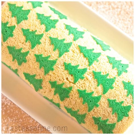 Christmas Cake - Tastes so fine Christmas Roll Cake Design, Pattern Cake Roll, Christmas Roll Cake, Christmas Cake Roll, Japanese Roll Cake, Gluten Free Christmas Cake, Jelly Roll Cake, Cake Receipe, Chocolate Roll Cake