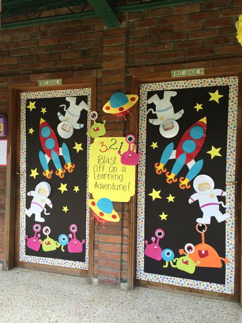 First grade... Space theme door decoration! Love it! Space Bulletin Boards, Space Theme Classroom, Space Classroom, Camping Theme Classroom, Teacher Classroom Decorations, Classroom Layout, Preschool Arts And Crafts, Hand Crafts For Kids, Door Decorations Classroom