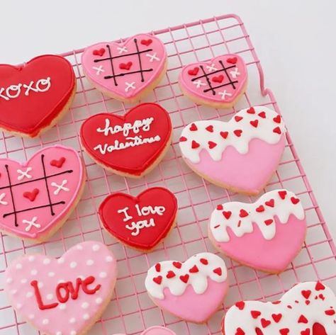 Aggy's Cakes and Sweets on Instagram: "Valentine's day sugar cookies will be available in store starting tomorrow 💓💞 For inquiries send us a dm or call our store at 84251430 💌 Store loc: 44F Aguirre Ave, Parañaque, 1700 Metro Manila #aggyscakesandsweets #sugarcookies #valentinesdaycookies #cookiesofinstagram #heartcookies" Valentine’s Day Cookies, Valentines Sugar Cookies, Heart Sugar Cookies, Valentines Cookie, Royal Cookies, Valentines Day Sugar Cookies, Christmas Cookie Cake, Heart Sugar Cookie, Valentines Cookies