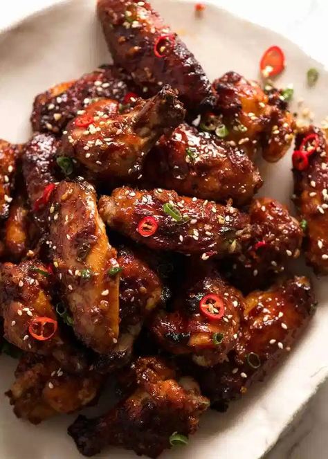 Sticky Chinese Chicken Wings on a plate, ready to be eaten Chicken Wings Recipe Oven, Chinese Chicken Wings, Chicken Wing Marinade, Asian Chicken Wings, Tin Eats, Sticky Chicken Wings, Teriyaki Chicken Wings, Braised Chicken Breast, Chicken Breast Crockpot Recipes