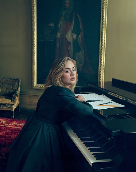 Adele by Annie Leibovitz | GRAVERAVENS Annie Leibovitz Portraits, Annie Leibovitz Photos, Adele Photos, Annie Leibovitz Photography, Adele Adkins, Annie Leibovitz, Portrait Photos, Stil Inspiration, 인물 사진