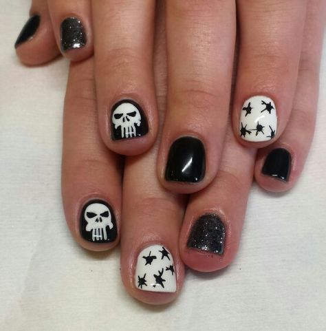 Punisher nails in gel Emo Gel Nails, Emo Nails Ideas, Short Emo Nails, Nails Emo, Nail Piercing, Punk Nails, Hippie Nails, Goth Nails, Grunge Nails