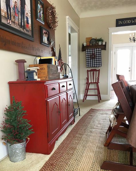 Americana Decor Living Room, Red White And Blue Living Room, Americana Living Rooms, Red Living Room Decor, Historic Farmhouse, Patriotic Home Decor, Fresh Living Room, Comfortable Living Room, Family Room Makeover