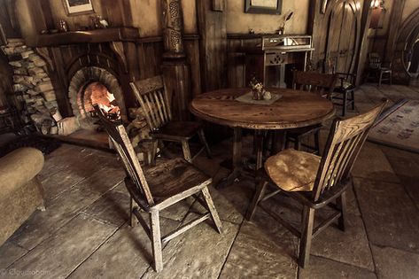 A vintage interior... uploaded by David Stupke Inn Interior, Hobbit House Interior, Green Dragon Inn, Dark Academia Room Ideas, Prancing Pony, Earth Sheltered, Hobbit Hole, Cob House, Hobbit House