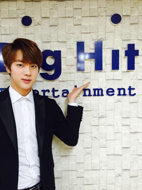 BTS's "Jin Hit" Wasn't About To Be Caught Slipping In New York City Guest Entertainment, Bighit Entertainment, Wedding Games For Guests, Entertainment Wall Units, Fireplace Entertainment Center, Entertainment Logo, 4 December, Entertainment Stand, Army Bts