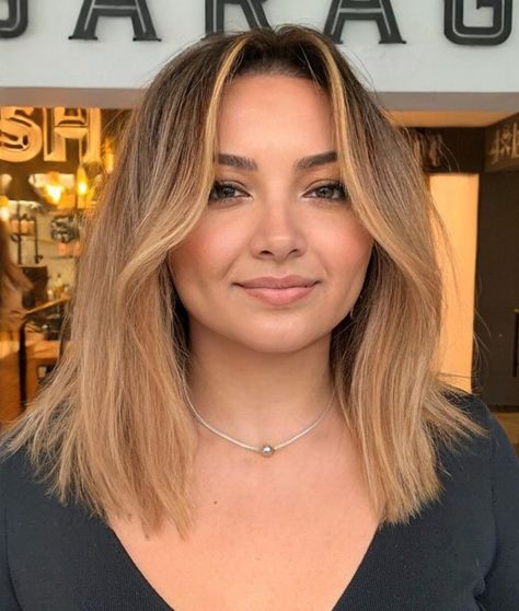 The Best Mid-Length Style for Round Faces Hair With Feathers, Haircuts Unique, Feminine Short Haircuts, Tapered Bangs, Haircuts Feminine, Hair Ideas For School, Haircuts For Chubby Faces, Round Face Hairstyles, Medium Length Styles