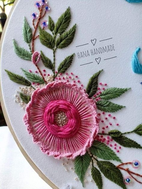 Beaded Flowers Patterns, Hand Embroidery Patterns Flowers, Floral Embroidery Patterns, Diy Embroidery Patterns, Handmade Embroidery Designs, Embroidery Stitches Tutorial, Hand Embroidery Projects, Pola Sulam, Hand Embroidery Flowers