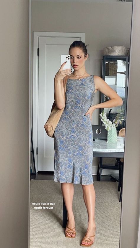 *not my photo**picture is from Pinterest* How To Dress Up A Sundress For A Wedding, Vintage Spring Dresses, Feminine 90s Style, Spring Dresses Aesthetic, Feminine Dresses Classy, Big Chest Outfits, Award Ceremony Outfit, Feminine Spring Outfits, Blue Summer Dress Outfit