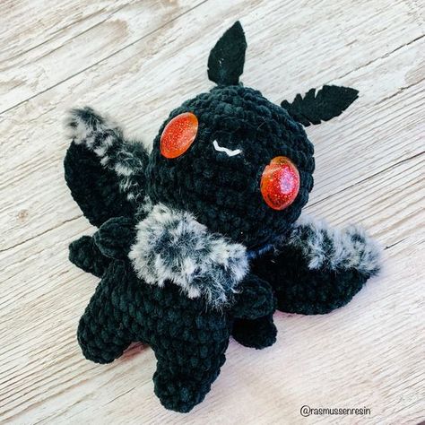 PDF Digital Pattern- Mothman Crochet toys tutorial #crochettoystutorial #crochet #crochettoy #crochetpattern #crochetpatterns 3.683 Cryptid Crochet, Mothman Crochet, Goth Knitting, Crochet Halloween Patterns, Free Crochet Halloween, Crochet Halloween, Quick Crochet Patterns, Halloween Crochet Patterns, Crochet Things