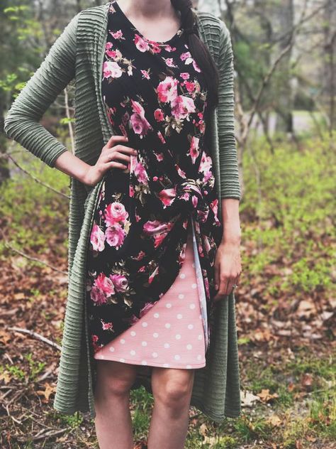 Outfit Ideas for your LuLaRoe. LuLaRoe Carly knotted + LuLaRoe Cassie Pencil Skirt + LuLaRoe Sarah Cardigan. Cassie Outfits, Lularoe Carly Styling, Lula Outfits, Outfit Styles, Lularoe Carly Dress, Cassie Skirt, Lularoe Cassie, Lularoe Carly, Lularoe Styling