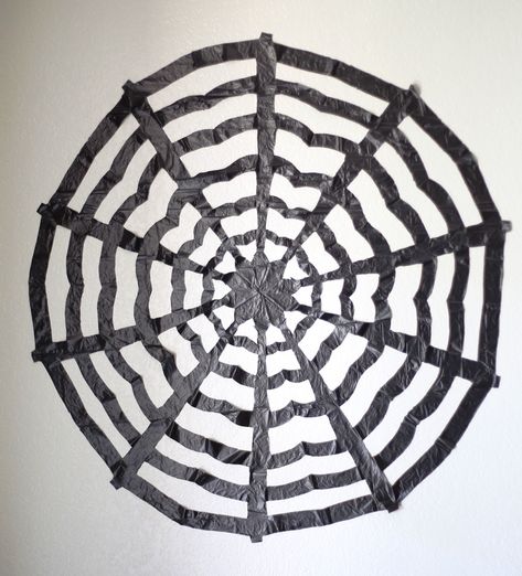 Garbage Bag Spider Web, Diy Halloween Spider Web, Spider Web Diy, Diy Halloween Spider, Black Bin, Halloween Party Decor Diy, Halloween Spider Decorations, Spider Decorations, Easy Diy Halloween Decorations