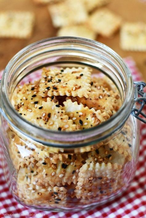 Pie Crust Crackers, Sourdough Crackers, Vegetarian Pie, Oven Roasted Cauliflower, Savoury Crackers, Savory Breads, Store Bought Pie Crust, Cold Weather Comfort Food, Everything But The Bagel