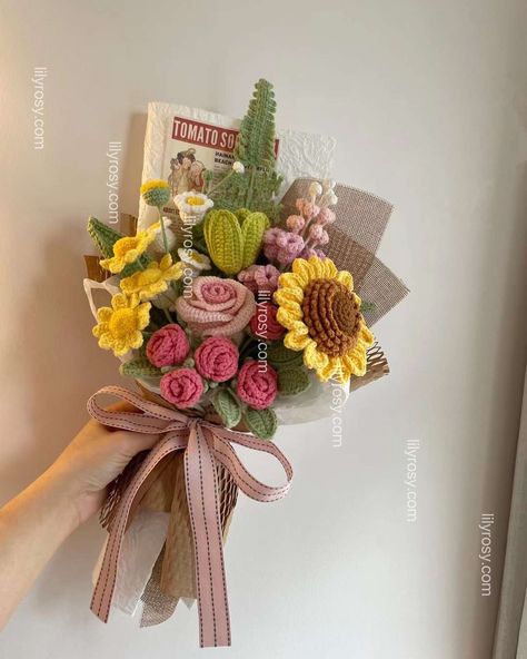 Crochet graduation bouquet, dm for order❤️ #weddingflowers #weddingbouquet #handmadegifts #customgifts #tuilp #sunflower #rose #homedecor #crochetpattern #giftideas #birthdaygifts #celebrationgift #crochetflowers #flowerwholesale #crochetflowerwholesale #Wholesale Graduation Crochet Bouquet, Sunflower Crochet Bouquet, Graduation Crochet, Yarn Diy Projects, Crochet Bouquets, Easy Crochet Flower, Bouquet Crochet, Graduation Bouquet, Diy Bouquet Wrap