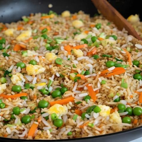 Homemade Fried Rice Best Ever Fried Rice, Authentic Fried Rice, Fried Rice Seasoning, Cooking Fried Rice, Strawberry Bread Recipes, Homemade Fried Rice, Veggie Fried Rice, Rice Side Dish Recipes, Crockpot Chicken And Dumplings