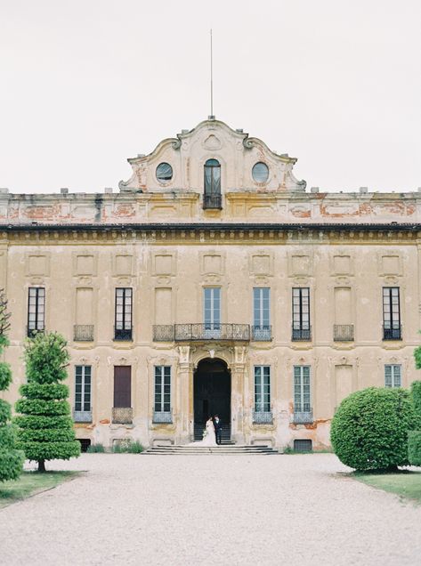 French Inspired Italian Romance at Villa Arconati | Milan Wedding Inspiration Louis Xiv Versailles, Milan Wedding, Italian Villa Wedding, Villa Carlotta, Italian Romance, Milla Nova, Villa Wedding, Brown Design, Italian Villa