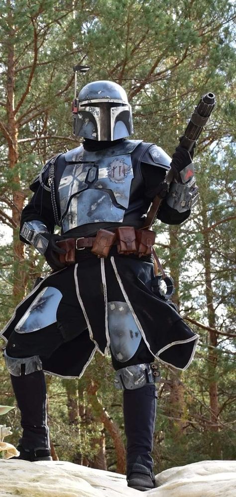 Cosplay Armor Tutorial, Mandolorian Armor, Starwars Mandalorian, Mandalorian Costume, Jedi Cosplay, Star Wars Bounty Hunter, Mandalorian Cosplay, Mandalorian Armor, Star Wars Character