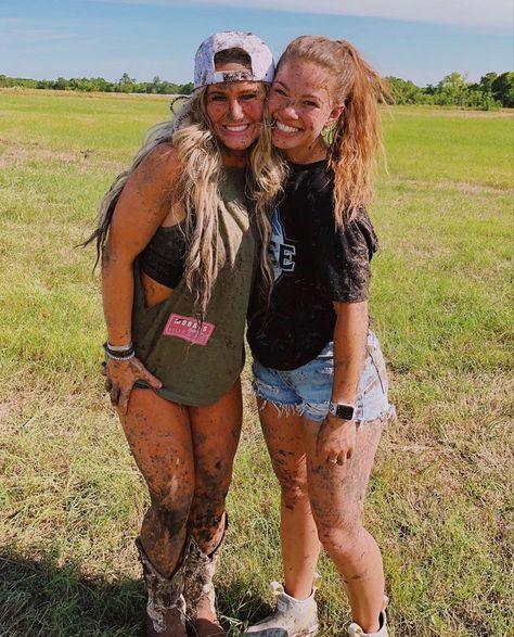 Mudding Outfits For Women, Mudding Outfit, Country Best Friend Pictures, Leah Fish, Custom Hey Dudes, Country Friends, Country Best Friends, Cute Cowgirl Boots, Bestie Things