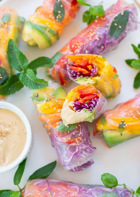 Fruit Spring Rolls, Dip Healthy, Spring Meals, Oatmeal Breakfast Bars, Fresh Spring Rolls, Spring Roll Recipe, Spring Roll, Summer Appetizer, Summer Rolls