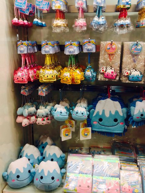 Mt Fuji stuffies. Around Tokyo. Kawaii things spotted everywhere Kawaii Finds, Japan Souvenir, Asian Crafts, Disney Tokyo, Ginza Tokyo, Tokyo Kawaii, Plush Design, Japan Shopping, Mont Fuji