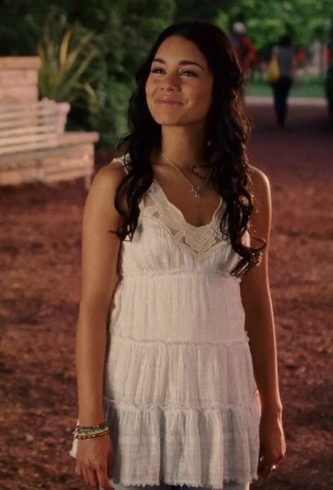 Vanessa Hudgens Dress, Gabriella High School Musical, Vanessa Hudgens Body, Gabriela Montez, Zac Efron Movies, Gabriella Montez, Zac Efron And Vanessa, Wildcats High School Musical, Female Celebrity Crush