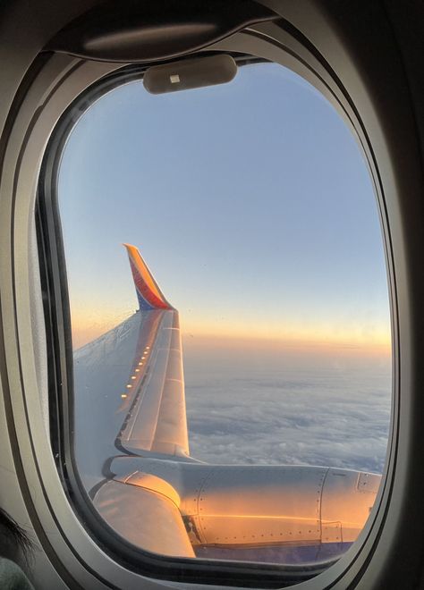 Flight Window Pics, Going To Disney, Airplane Window, Instagram Photo Ideas, Pics Ideas, Pretty Sunset, Creative Instagram Photo Ideas, New Place, Ap Art