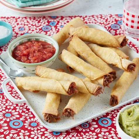 air fryer taquito recipe Taquito Recipe, Air Fryer Taquitos, Taquitos Beef, Tailgating Ideas, Tailgate Snacks, Taquitos Recipe, Crispy Beef, Superbowl Snacks, Ree Drummond