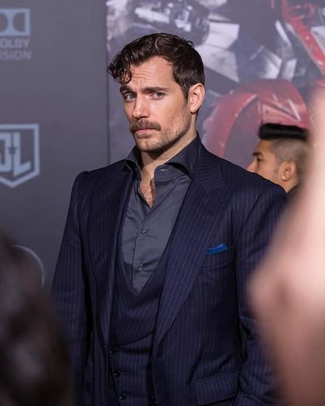 Look the that adorable face of his ❤❤❤ Henry Cavill Justice League, Love Henry, Henry Williams, Muscular Men, Henry Cavill, Perfect Man, Celebrity Crush, Superman, A Man