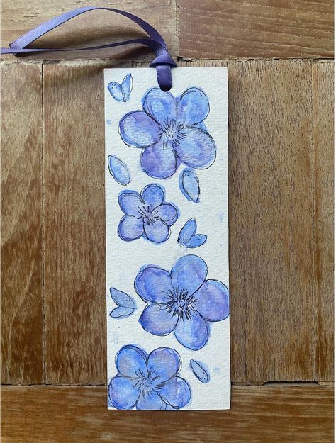 Handmade water color flower bookmark. Perfect for summer reading! Color fully customizable! Bookmark Designs Ideas, Cute Bookmarks Handmade Aesthetic, Bookmarks Handmade Aesthetic, Handmade Bookmark Ideas, Bookmark Design Ideas, Book Marks Design Ideas, Book Mark Ideas, Book Marks Water Colour, Hummingbird Bookmark